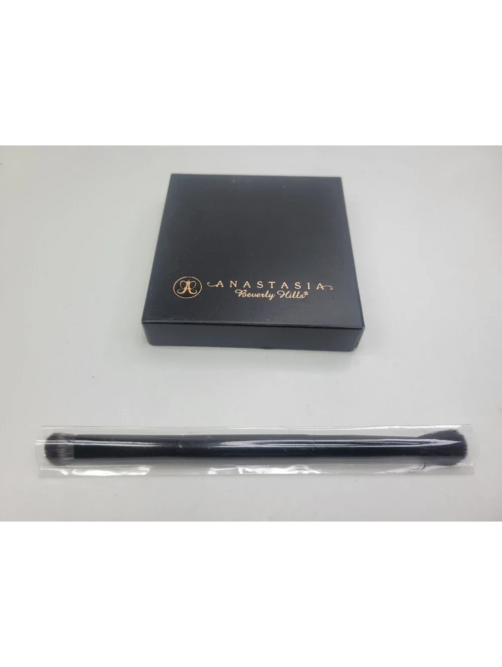 Anastasia Beverly Hills 4 Well Magnetic Eye Shadow Palette + Dual End Brush